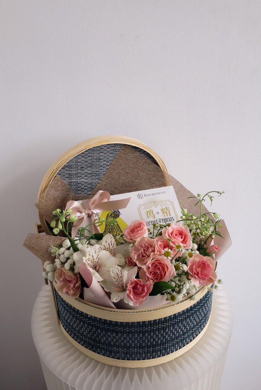Rest and recovery basket with flowers and with chicken essence
